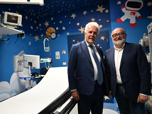 Foto Presidente Regione Toscana Eugenio Giani e Direttore generale Meyer nelle nuova stanza delle stelle del pronto soccorso