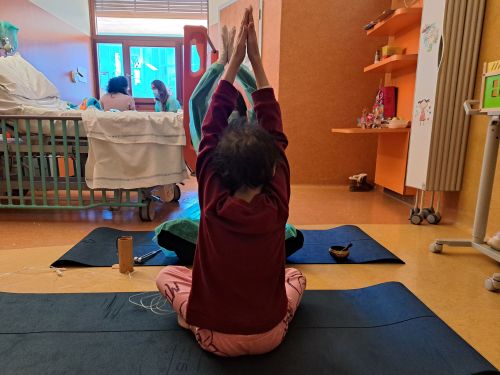 Foto piccoli pazienti posizioni yoga